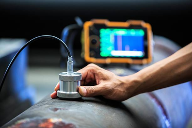 Ultrasonic test performed on a pipeline